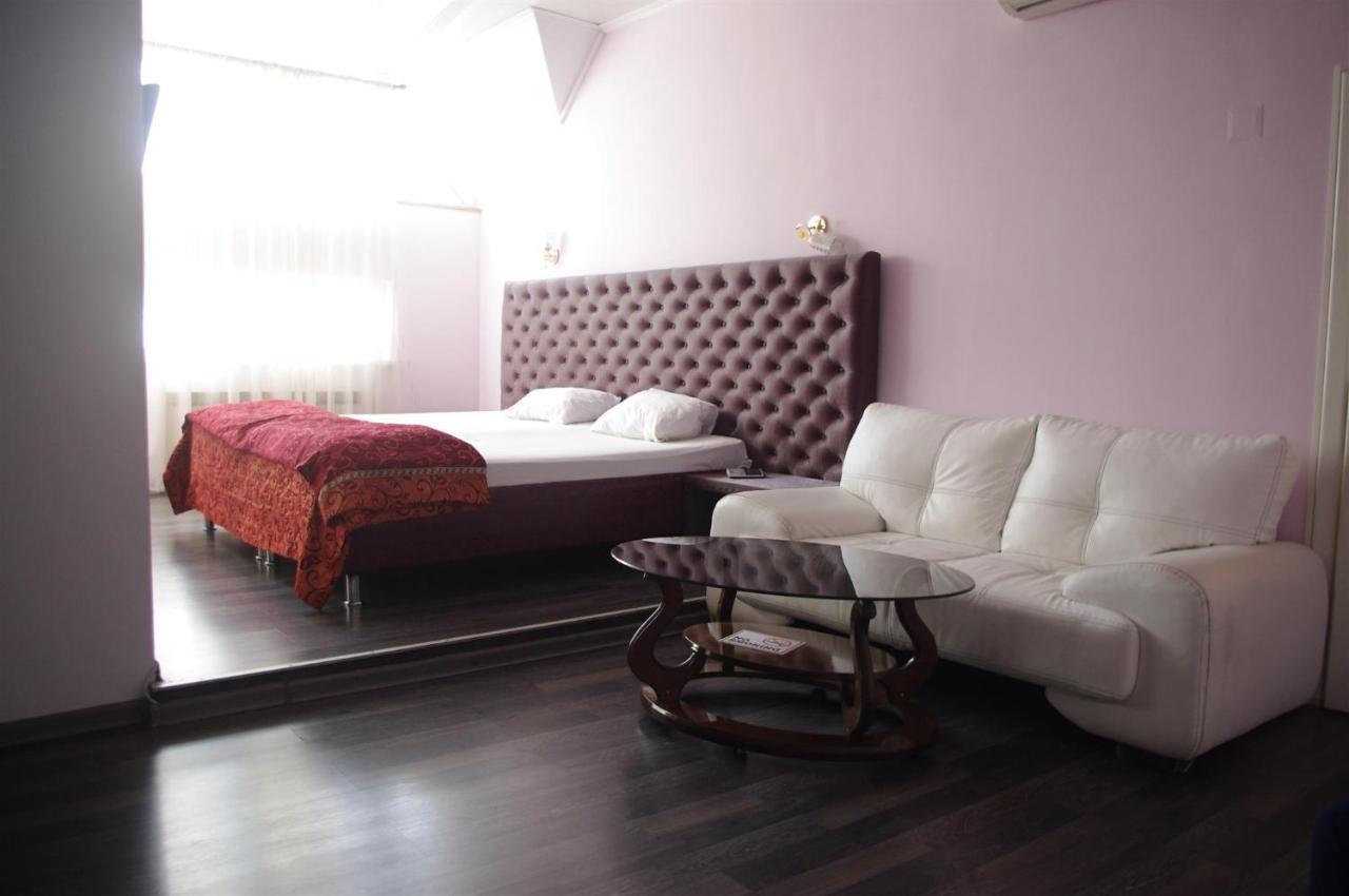 تشيسيناو Emperum Nelson Hotel المظهر الخارجي الصورة